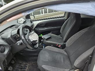 Toyota Aygo 1.0 12V VVT-i Hatchback  Benzine 998cc 51kW (69pk) FWD picture 9