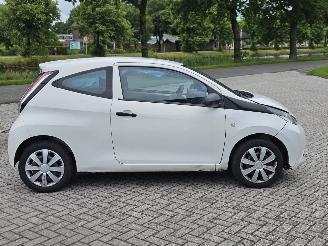 Toyota Aygo 1.0 12V VVT-i Hatchback  Benzine 998cc 51kW (69pk) FWD picture 6