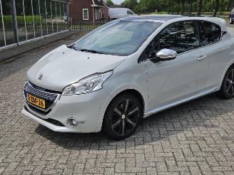 Peugeot 208 1.6 16V THP 155 Hatchback  Benzine 1.598cc 115kW (156pk) FWD picture 3