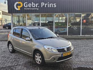 Coche accidentado Dacia Sandero 1.2 16V Hatchback  Benzine 1.149cc 55kW (75pk) FWD 2010/2