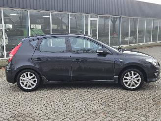 Hyundai I-30 1.6 CVVT 16V Hatchback  Benzine 1.591cc 93kW (126pk) FWD picture 2