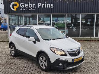 Vaurioauto  passenger cars Opel Mokka 1.4 Turbo 16V 4x2 SUV  Benzine 1.364cc 103kW (140pk) FWD 2015/10