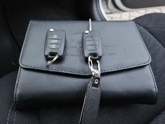 Hyundai Ix20 1.4i 16V SUV  Benzine 1.396cc 66kW (90pk) FWD picture 12