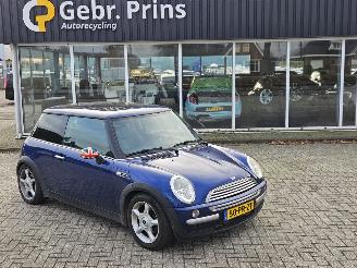 Schadeauto Mini Mini 1.6 16V Cooper Hatchback  Benzine 1.598cc 85kW (116pk) FWD 2003/1