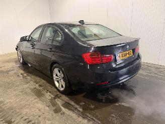 krockskadad bil auto BMW 3-serie 316i 1.6 16V Sedan 4Dr Benzine 1.598cc 100kW (136pk) RWD 2013/4