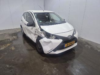 Coche accidentado Toyota Aygo 1.0 12V VVT-i Hatchback  Benzine 998cc 51kW (69pk) FWD 2016/6