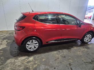 Damaged car Renault Clio 0.9 Energy TCE 90 12V Hatchback 4Dr Benzine 898cc 66kW (90pk) FWD 2017/5