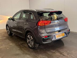 damaged passenger cars Kia e-Niro E-Niro 64 kWh SUV  Elektrisch  150kW (204pk) FWD 2020/11