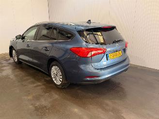 damaged passenger cars Ford Focus 1.0 EcoBoost 12V Hybrid 125 Combi/o  Elektrisch Benzine 999cc 92kW (125pk) FWD 2020/9