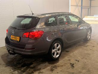 Schadeauto Opel Astra SPORTS TOURER 1.4 Turbo 16V Combi/o  Benzine 1.364cc 88kW (120pk) FWD 2011/3