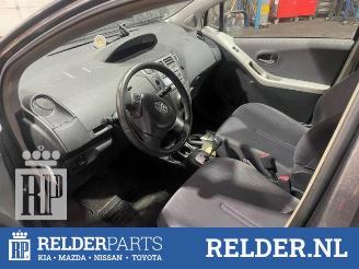 Toyota Yaris Yaris II (P9), Hatchback, 2005 / 2014 1.33 16V Dual VVT-I picture 10