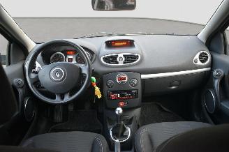 Renault Clio 1.2 16V picture 13