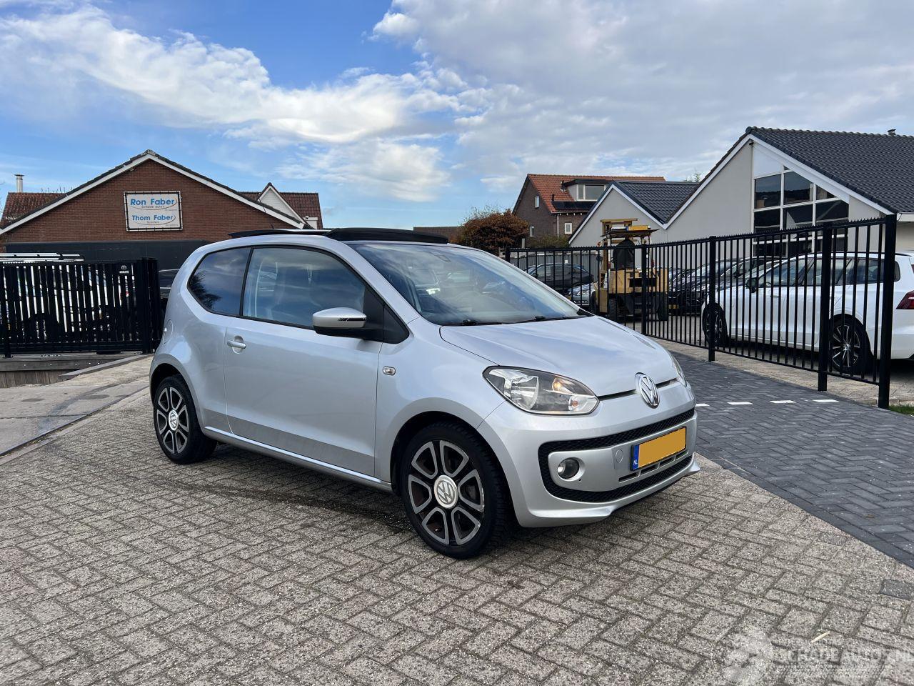 Volkswagen Up! 1.0 high up! Pano