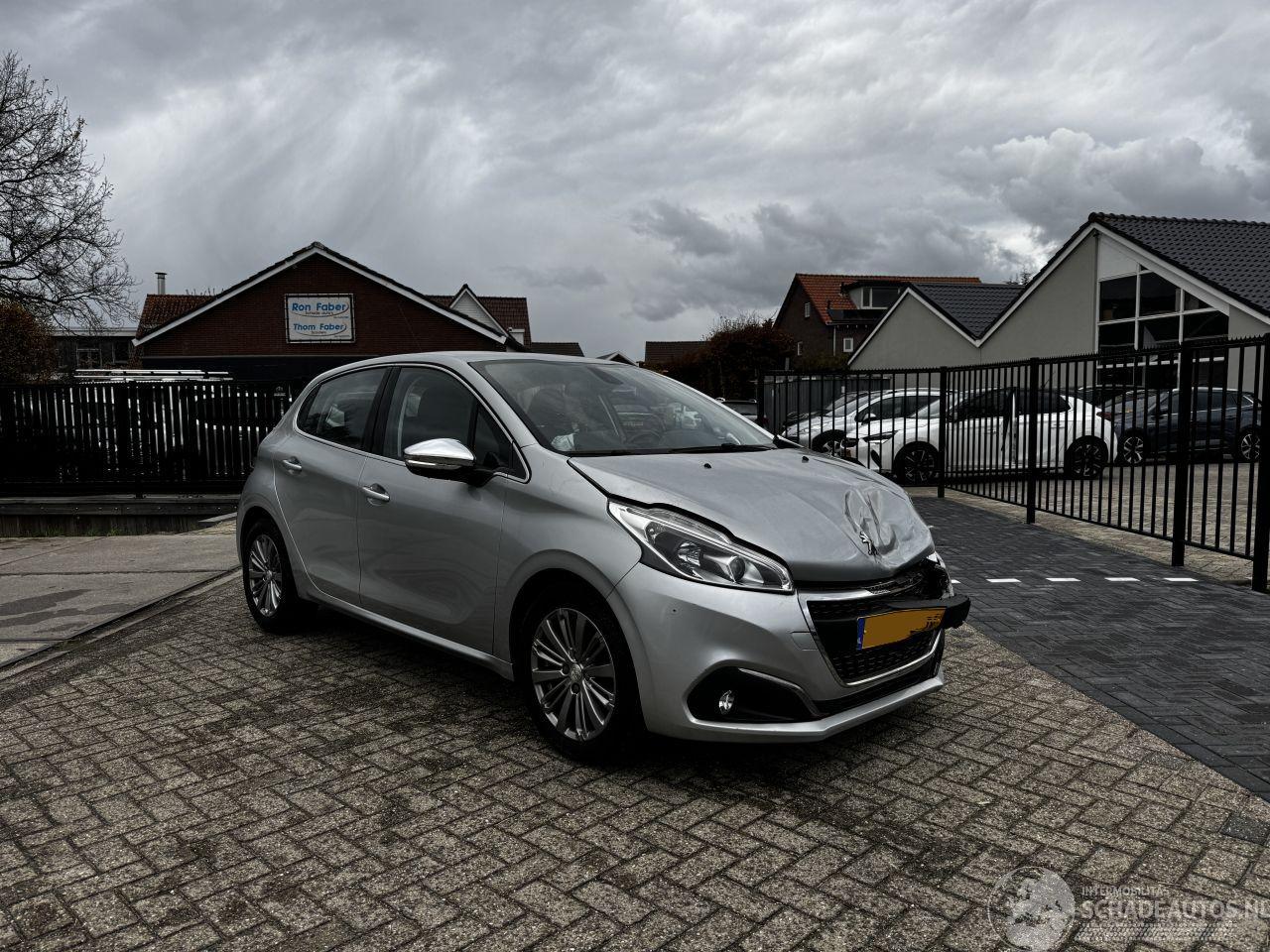 Peugeot 208 1.2 Allure 26.169 KM !!