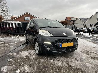 Schadeauto Peugeot 107 1.0 ACTIVE nieuwe apk 2012/5