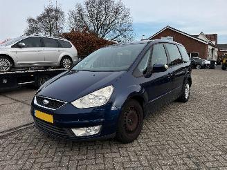 Ford Galaxy 2.0-16V Trend picture 2