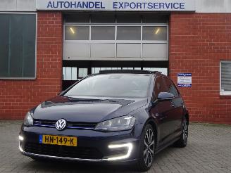 Vaurioauto  passenger cars Volkswagen Golf GTE Pug-in Hybride 110kw, Panorama, Lane assist 2015/12