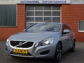 Avarii autoturisme Volvo V-60 D6 AWD Pug-in Hybride, 158kw, Leer, Navi, Schuifdak 2012/12