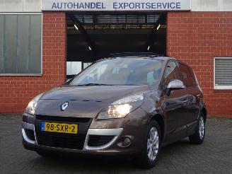 krockskadad bil auto Renault Scenic 1.6 Parisienne 81kw Benz., Panorama, Navi, Climate&Cruise 2012/1