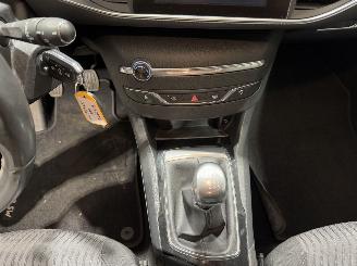 Peugeot 308 SW 1.2PureTech 96kW Blue Lease Executive picture 37