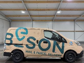 skadebil bedrijf Nissan E-NV200 80kW 24kWh Navigatie Achteruitrijcamera Business 2017/10