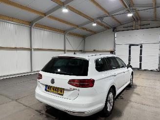 Volkswagen Passat 1.6TDI 88kW Clima Connected Series picture 6
