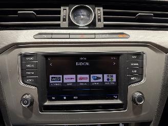 Volkswagen Passat 1.6TDI 88kW Clima Connected Series picture 15