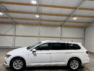 Volkswagen Passat 1.6TDI 88kW Clima Connected Series picture 8