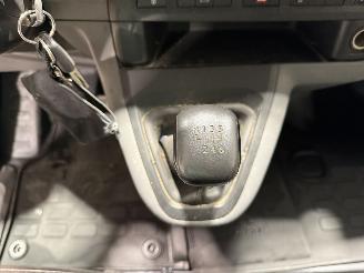 Peugeot Expert 2.0BlueHDI 90kW Premium Pack picture 34