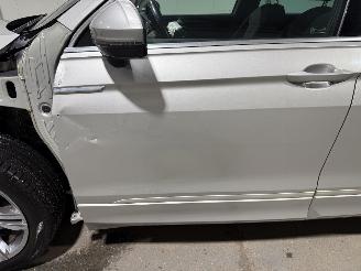 Volkswagen Tiguan 1.5TSI 110kW Automaat ACT Highline Business R picture 28