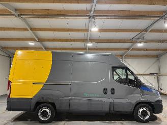 krockskadad bil bedrijf Iveco Daily 3.0CNG 100kW Airco H3 2018/2