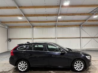 krockskadad bil auto Volvo V-60 2.0D4 133kW Automaat Ocean Race 2014/9