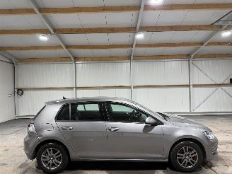 uszkodzony samochody osobowe Volkswagen Golf 1.2TSI 77kW Trend Edition 2015/2