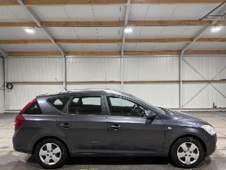 Vaurioauto  passenger cars Kia Cee d 1.4 80kW X-Tra ISG Airco 2009/7