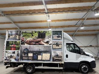 krockskadad bil bedrijf Iveco Daily 40c18 3.0D 132kW Automaat Dubbellucht Bakwagen Laadklep 2017/8