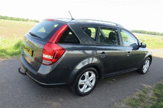 Auto incidentate Kia Cee d 1.4 Cvvt 90pk Seven Airco Navigatie Clima Camera   2011 2011/9