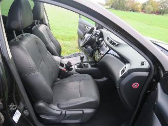 Nissan Qashqai 1.6 163pk Tekna SUV 160.000km nap Camera  leer Panoramadak  Stoelverwarming 2015 picture 18