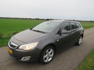 Schadeauto Opel Astra SPORTS TOURER 1.4 Turbo Edition  120pk Navigatie [ schadevrij  2011 2011/8