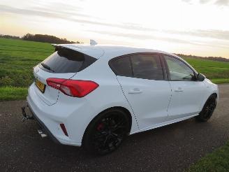 Damaged car Ford Focus 1.0  125pk Eco Boost 5drs St Line 2019 Business Line 115.000 km Camera Navigatie Leer 2019/9