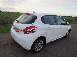 Schadeauto Peugeot 208 1.2 VTI 5drs Active Airco Navie   2013  Active Style 2013/9