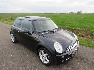 krockskadad bil auto Mini Mini COOPER 1.6 116pk Airco  2005  [ schadevrij top staat  schuifdak 2005/10