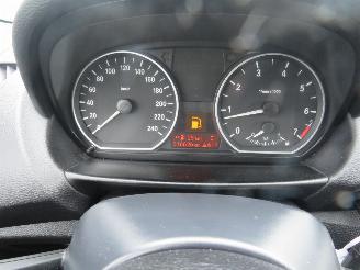 BMW 1-serie 116 2.0 122pk 5drs Business Line 2011  Airco Navigatie   216.000km topstaat picture 16