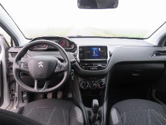 Peugeot 208 1.2 VTI 82PK  126.000km Nap 5Drs Airco  2013 picture 8