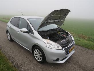 Peugeot 208 1.2 VTI 82PK  126.000km Nap 5Drs Airco  2013 picture 10
