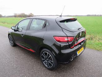 Voiture accidenté Renault Clio 0.9 tce 90pk 5drs Euro 5  Night&Day Navigatie  2012-12 2012/12