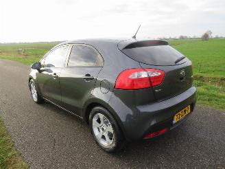 skadebil auto Kia Rio Kia Rio 1.2 CVVT Design Edition 86pk Navigatie Airco  2013 5drs 2013/8