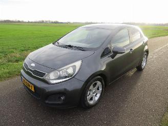 Kia Rio Kia Rio 1.2 CVVT Design Edition 86pk Navigatie Airco  2013 5drs picture 4