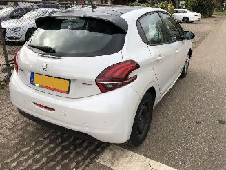 Peugeot 208 208 1.2 PureTech Blue Lion picture 7