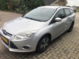 krockskadad bil auto Ford Focus Focus Wagon 1.0 EcoBoost Trend 2013/3