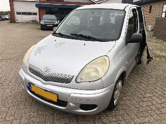 krockskadad bil auto Toyota Yaris-verso YARIS VERSO 1.4 D 4D 2003/11